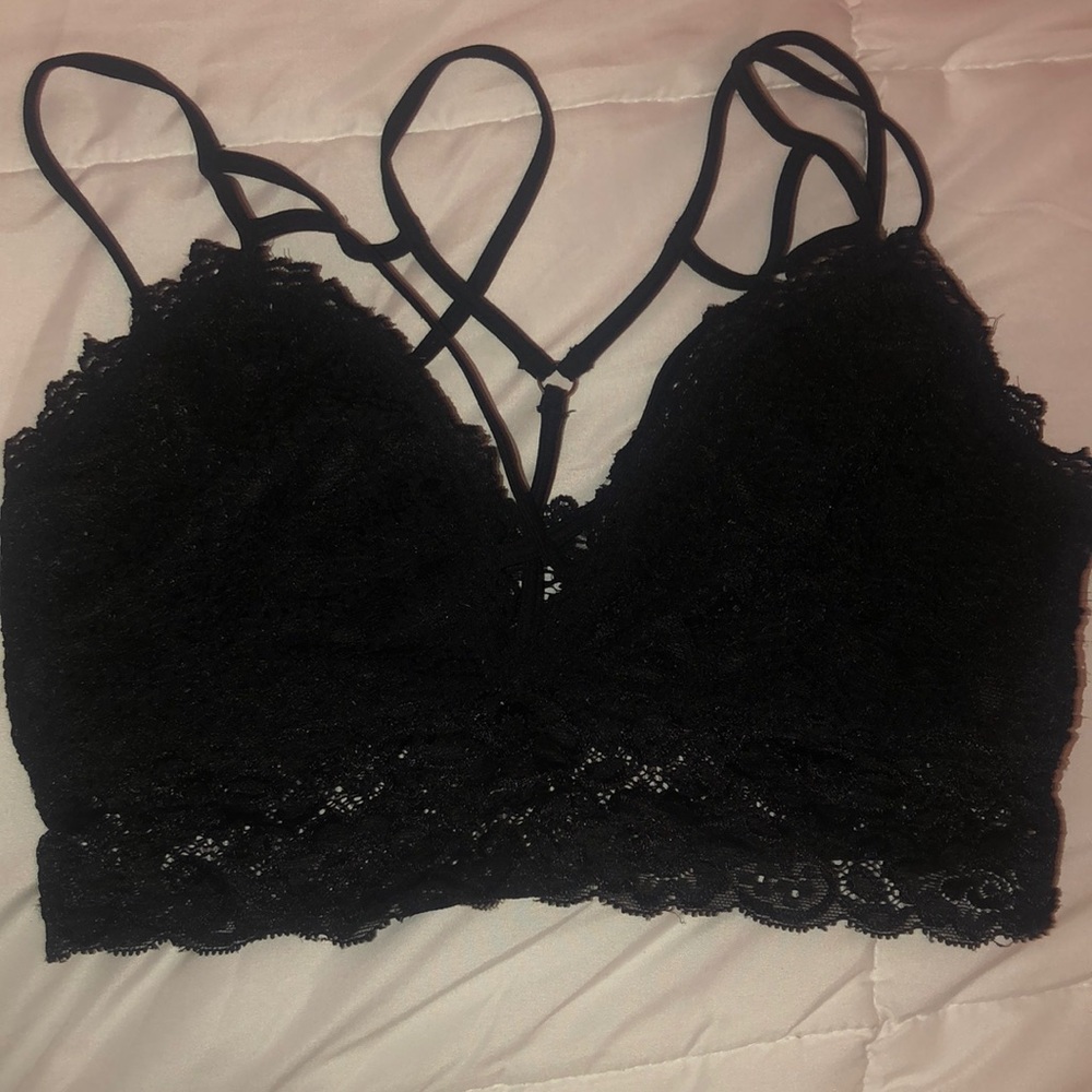 Strapped laced brallette